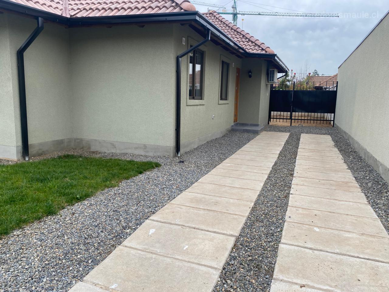 SE ARRIENDA CASA EN CONDOMINIO HACIENDA LA ESMERALDA MODELO BRUSELAS