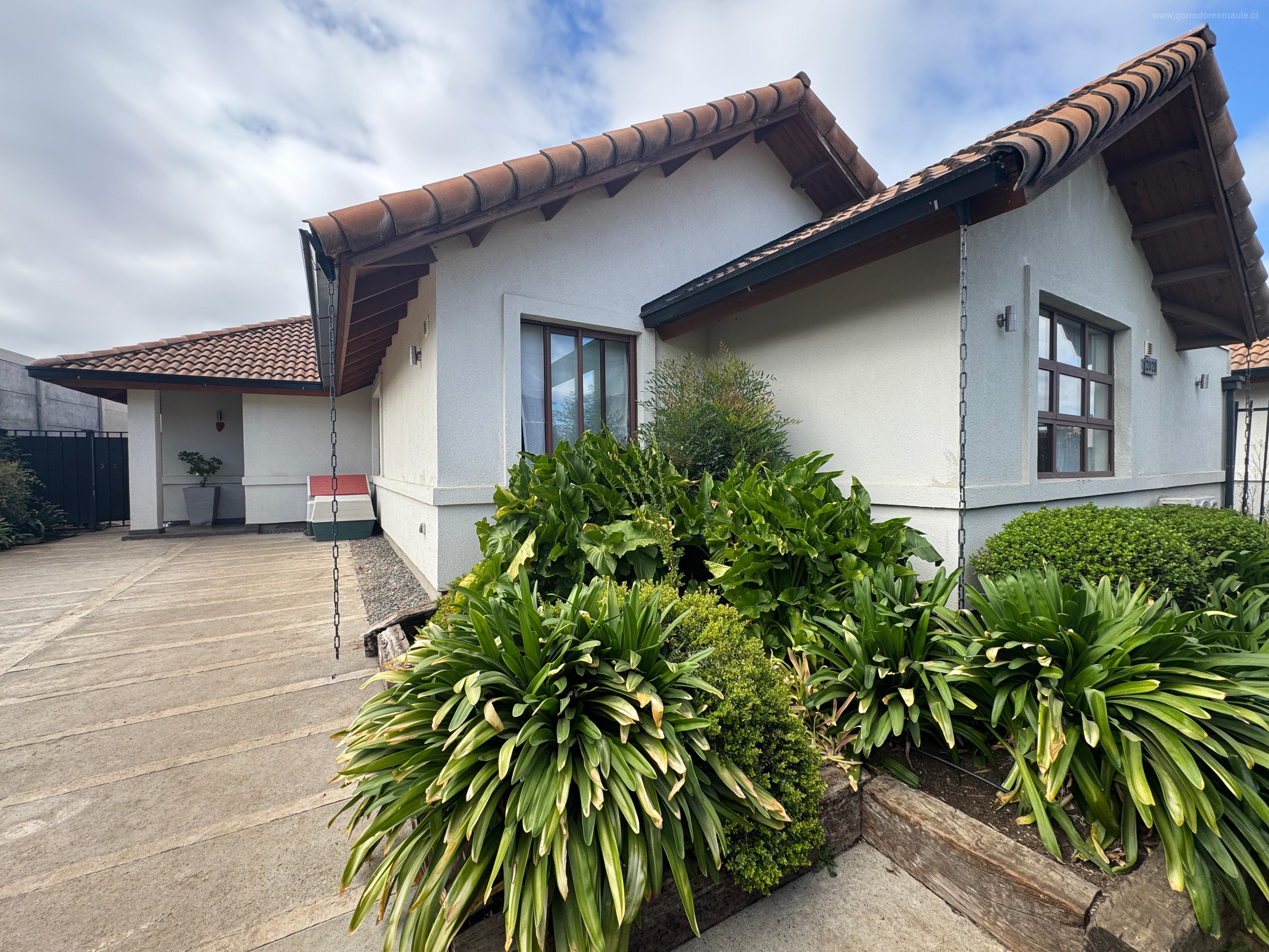 SE VENDE CASA EN ALTO RUCAHUE CON PISCINA