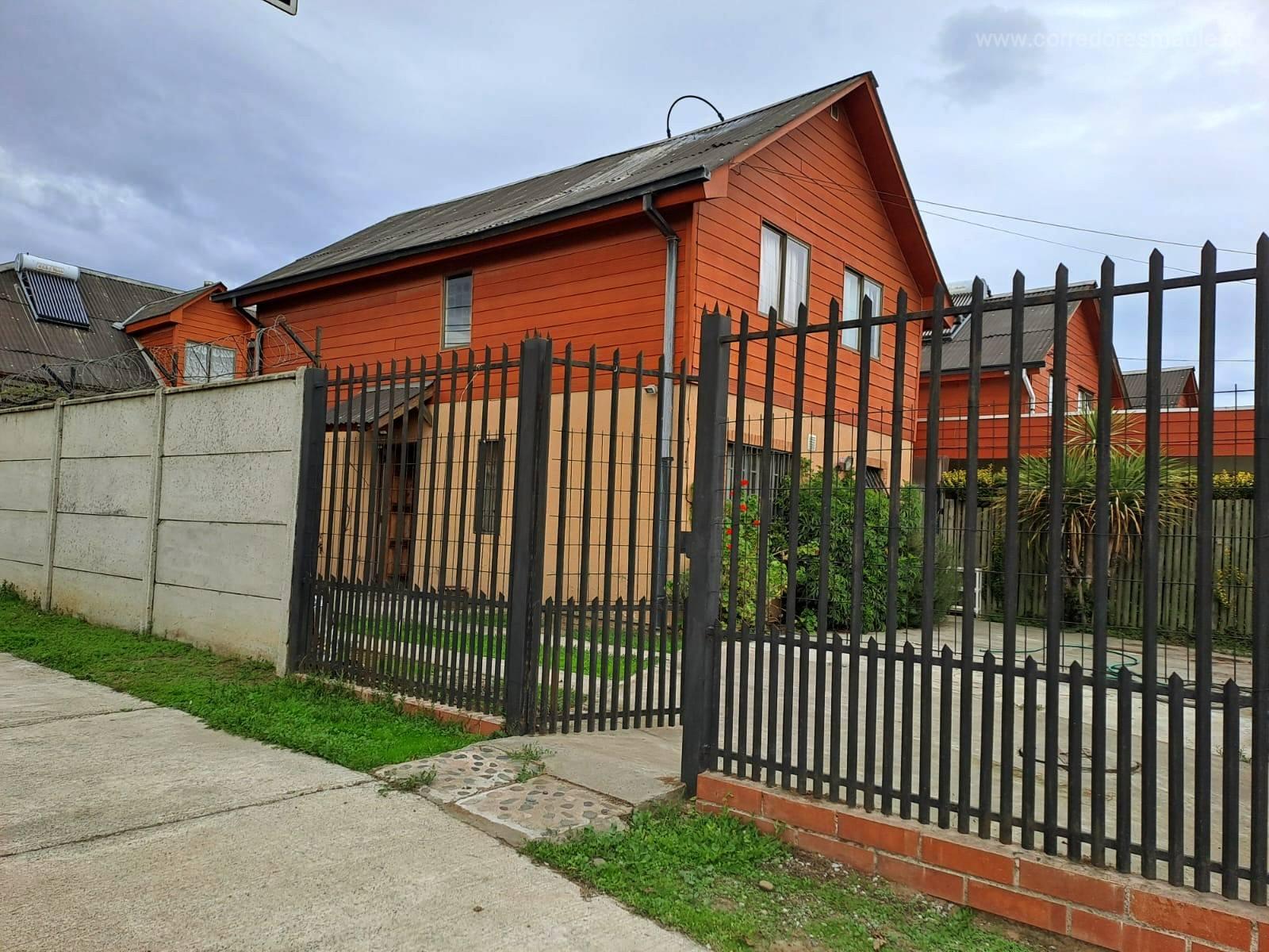 Casa esquina en Parque Bicentenario